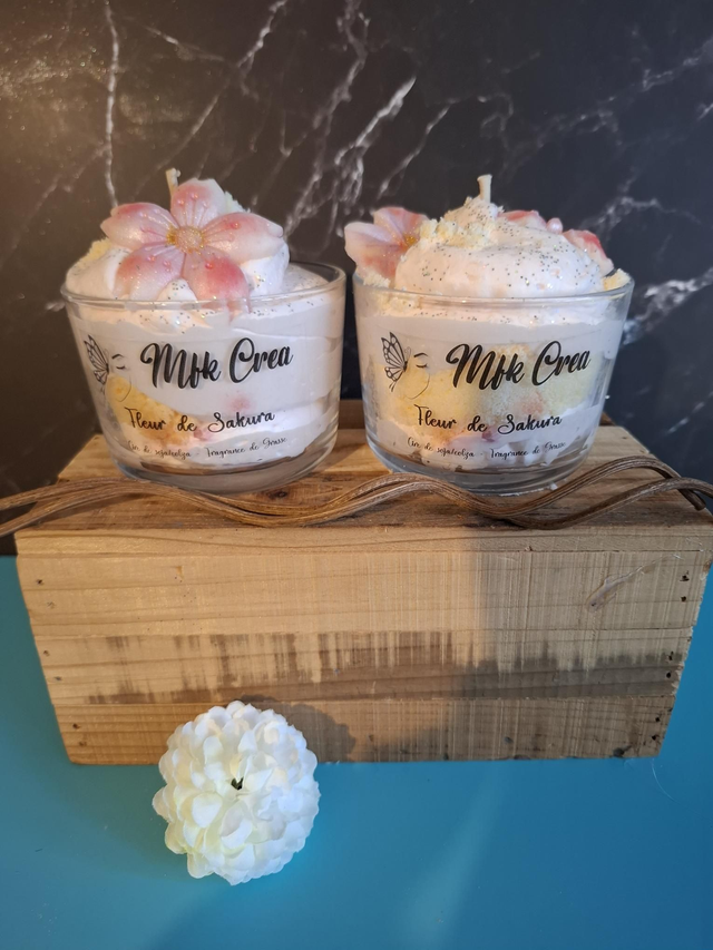Bougie parfumée fleur de sakura  RESTE CELLE DE DROITE