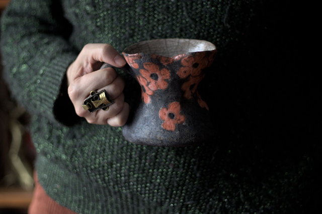 Mug corset fleuri - suzanne aux yeux noirs