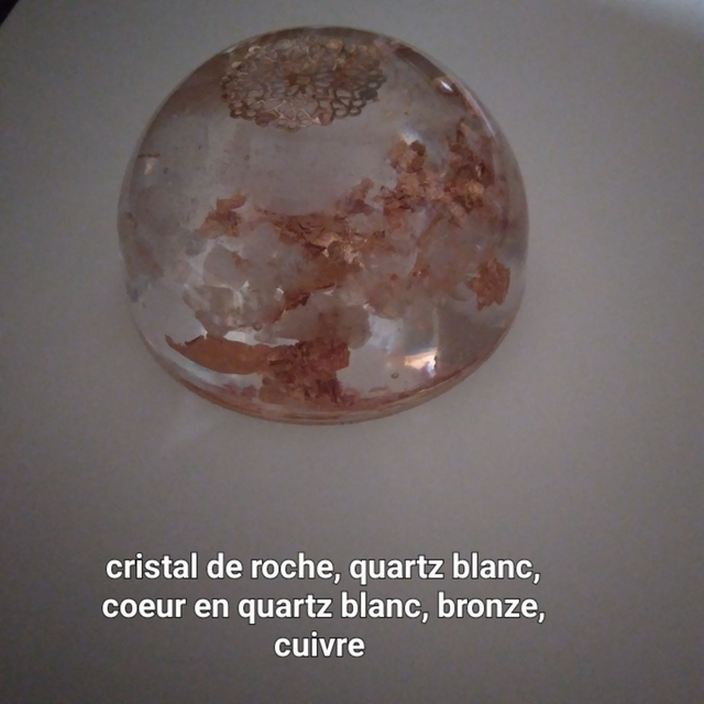 Orgonite demi sphère cristal de roche