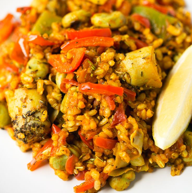 Paella de verduras de temporada 