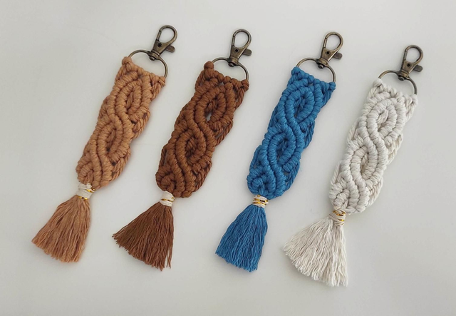 Porte clé en macramé chocolat - carton personnalisable