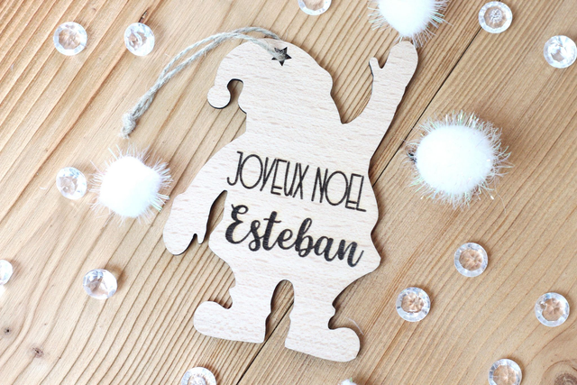 Boule de Noël personnalisée en bois massif - Modèle Père Noël Prénom