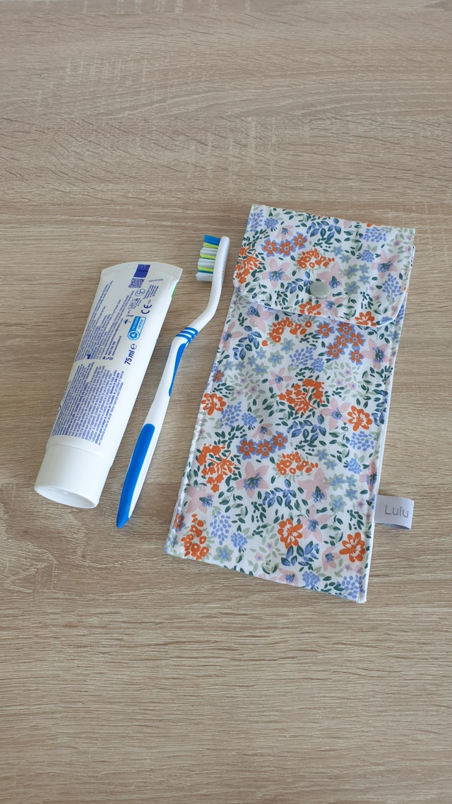 Etui à couverts ou brosse à dents imperméable fleuri orange