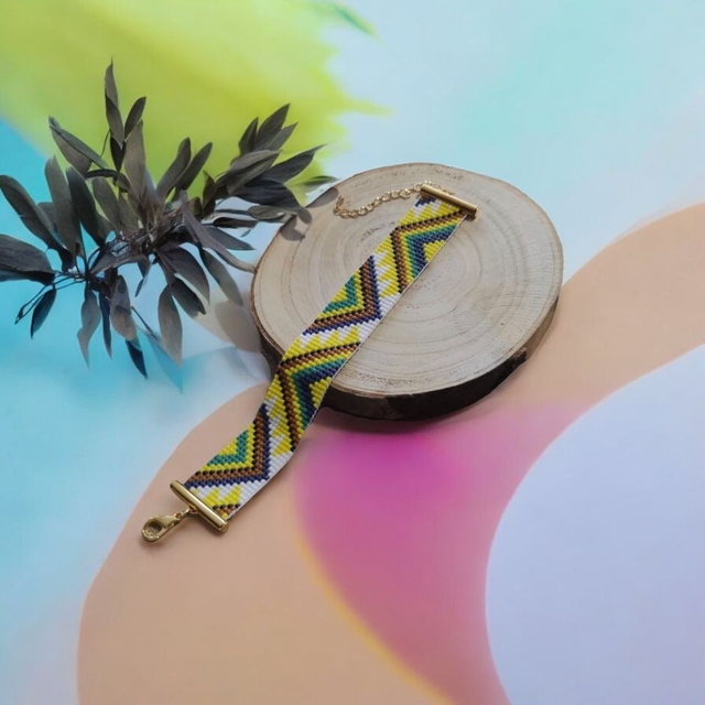 Bracelet jaune, bleu, vert et blanc