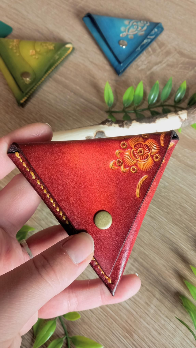 Porte-monnaie triangle rouge 