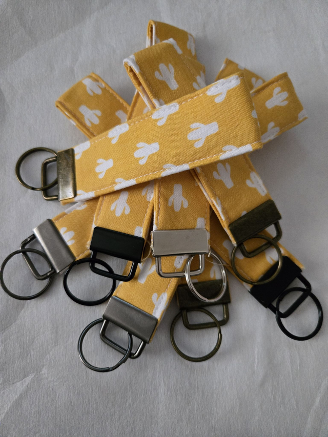 Yellow cactus keyring 