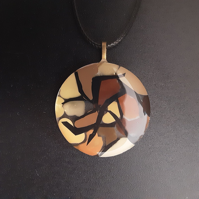 Pendentif rond collection Vitrail-camaïeu de bruns