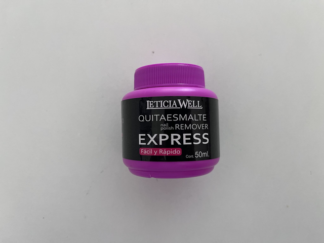 Dissolvant pour ongles