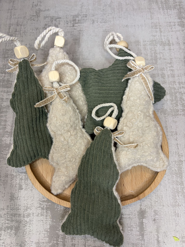 Sapins et étoile de Noël à suspendre – Velours côtelé vert & sherpa écru, nœud en jute
