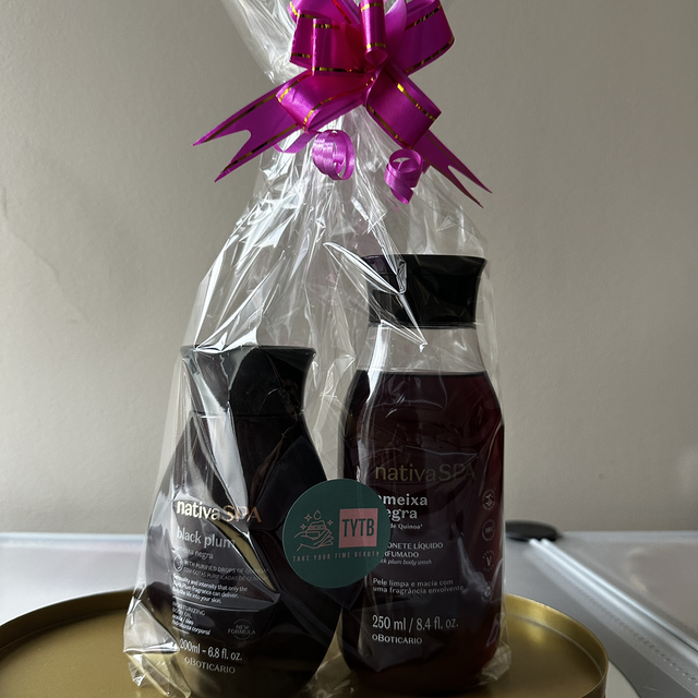 Black Plum Gift Bag 
