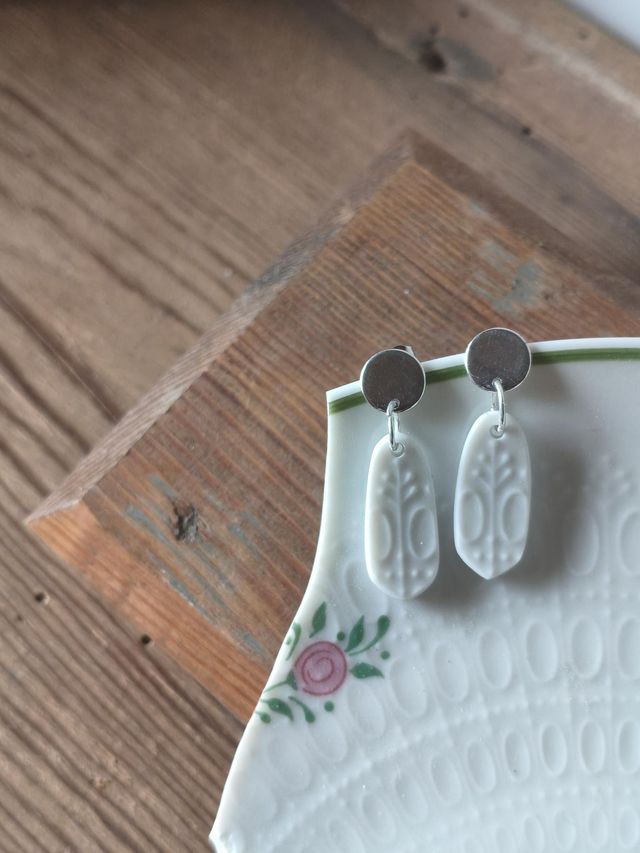 Boucles d'oreilles pendantes chevrons - porcelaine allemande, Rosenthal | no.1