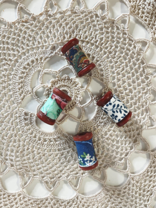 Carro de linhas escuro médio