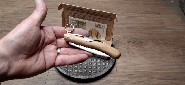 couteau le petit poilu