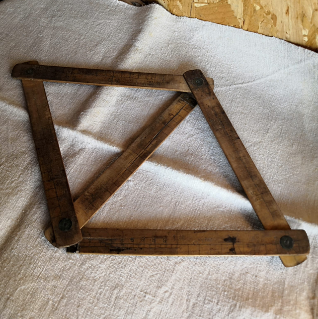 Mètre en bois pliant