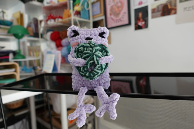Froggy Lover : Grenouille violette en crochet pour déclarer son amour