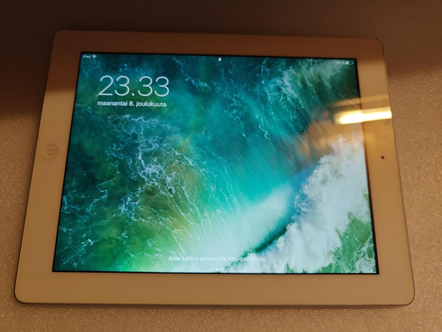 Käytetty Apple iPad 9.7" 4th Gen WIFI Valkoinen - Kuntoluokka C