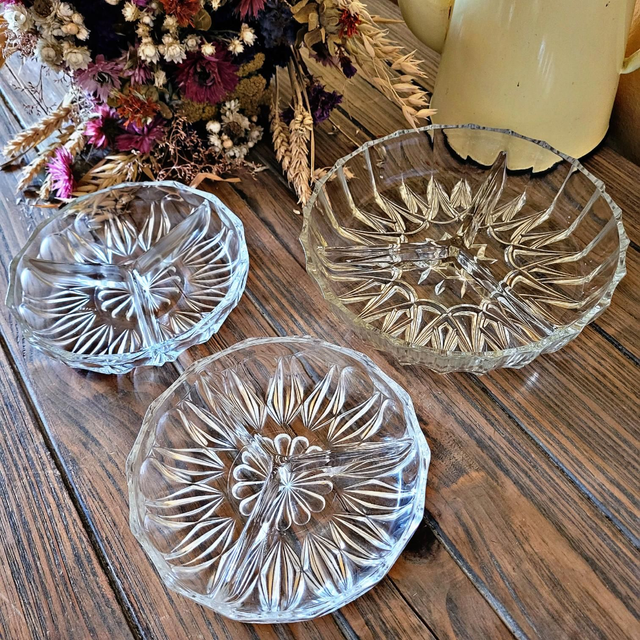 Trio de plats apéritif compartimentés en verre ciselé 