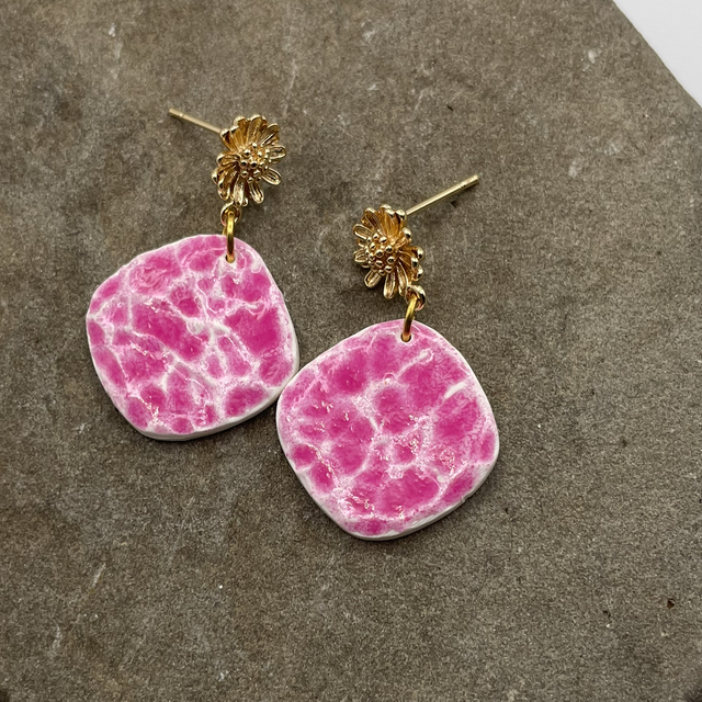 Pink crackle Daisy stud drops