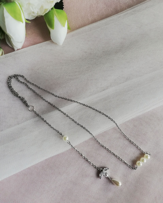 Collier de dos Flora