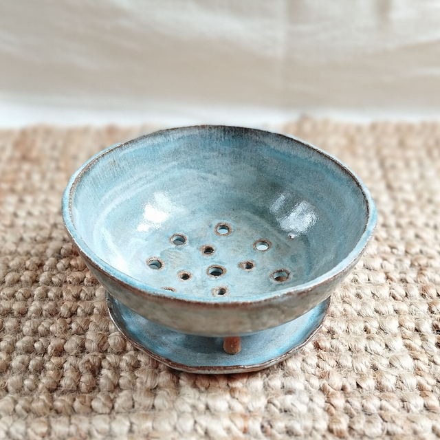 Berry Bowl (Passoire à fruits), émail bleu ciel