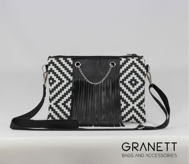 ABSTRACT black clutch kézitáska