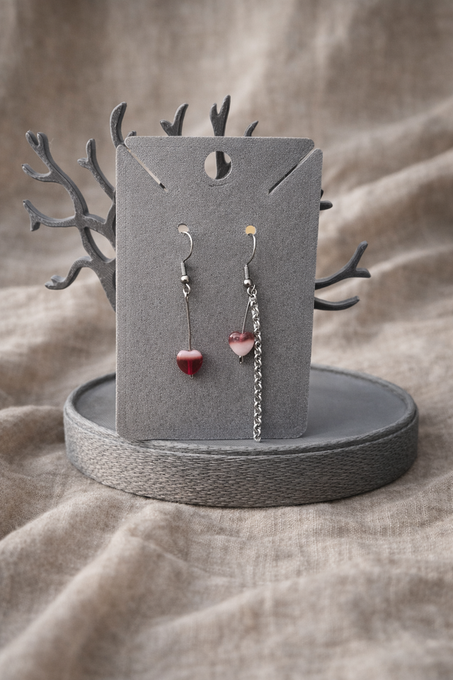 Asymetrické náušnice se srdíčky