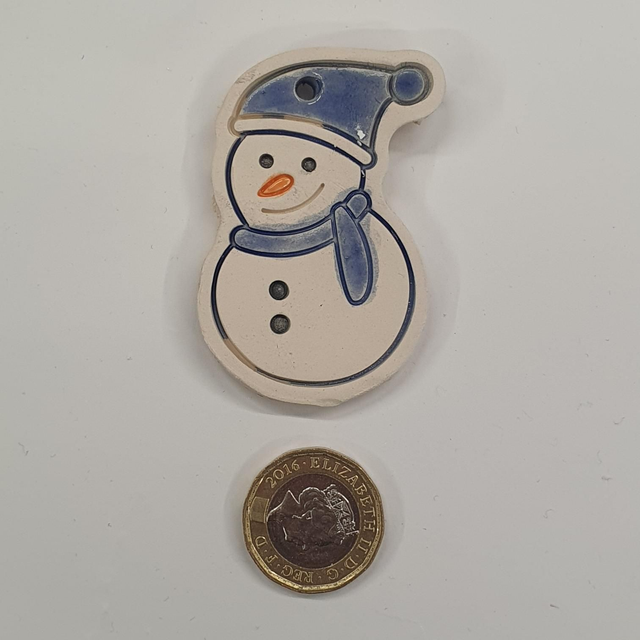 Sm snowman bobble hat hanging decoration 