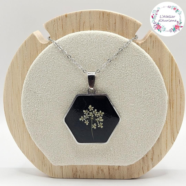 Collier "Reine Anne noir" argenté