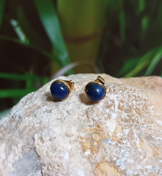 Clous d&#039;oreilles en lapis lazuli