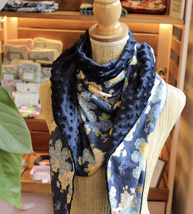 Foulard coton japonais motif fleurs bleu et jaune / Le petit atelier de Maya