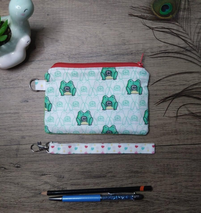 Frog zip purse with wrist strap