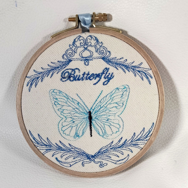 Hoop art papillon bleu 