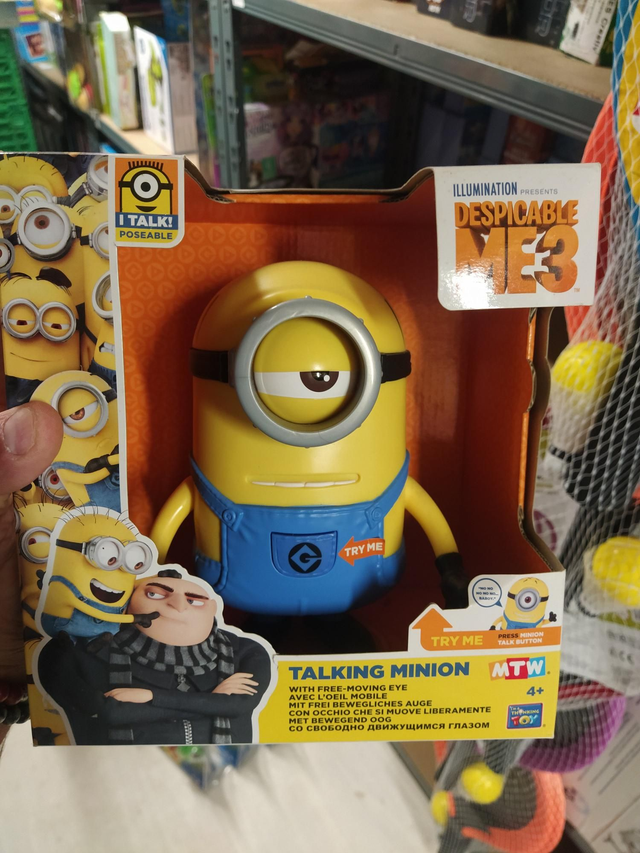 MINION PARLANT AVEC OEIL MOBILE