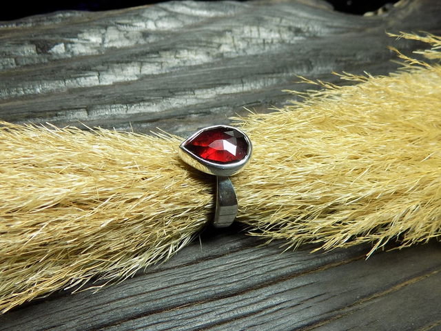 Bague en Argent 925 et Grenat Almandin Naturel