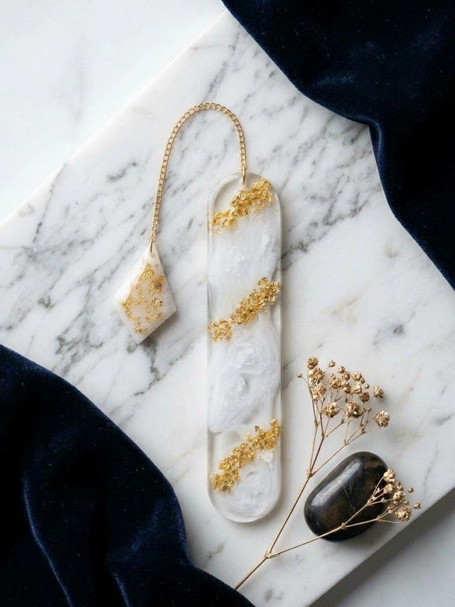 Marque Page Blanc et or 