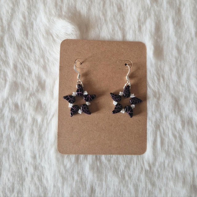 Boucles d'oreilles étoiles noires et fuchsia 