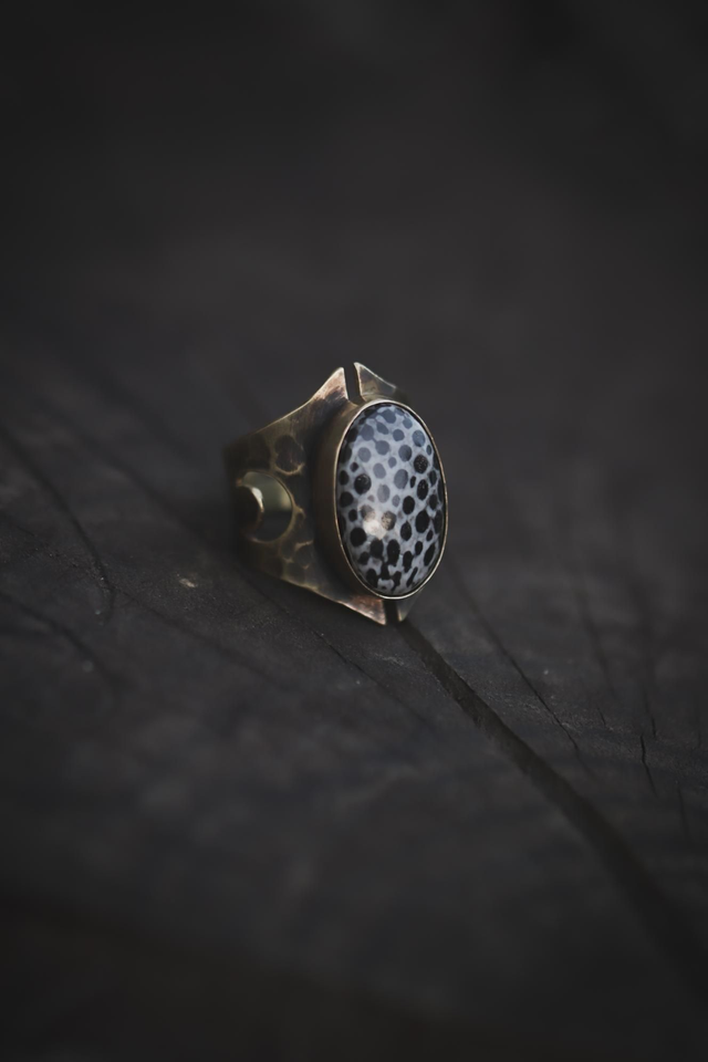 ◈ Moon ◈ Bague corail agatisé réglable 