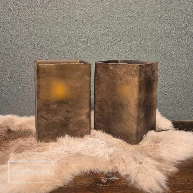 Glazen pot, vierkant. Roest/bruin