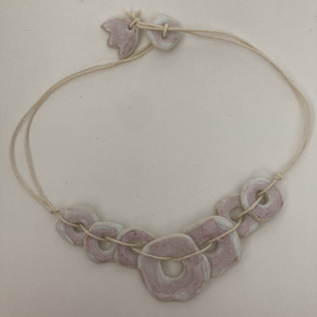 Collier « octobre rose »