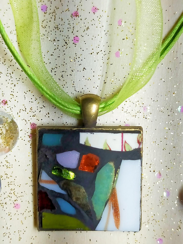 Pendentif mosaïque. Numéro 4