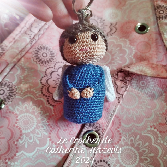 2024 Ange bleu foncé en porte-clé 