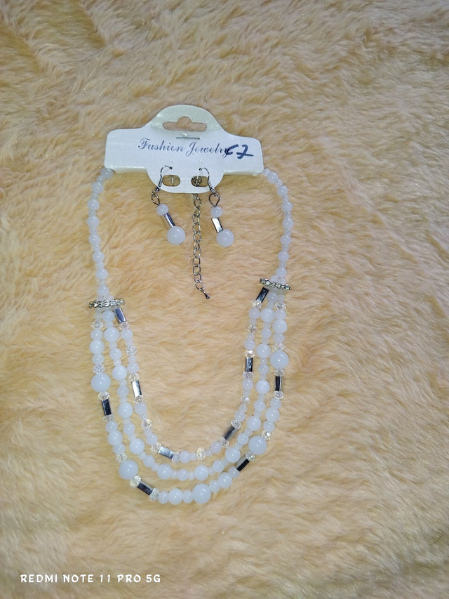 Parure perles blanches &amp; argent – Collier multi-rangs &amp; boucles assorties