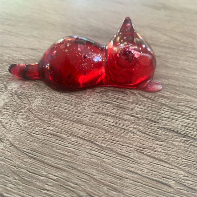 Figurine chat couché