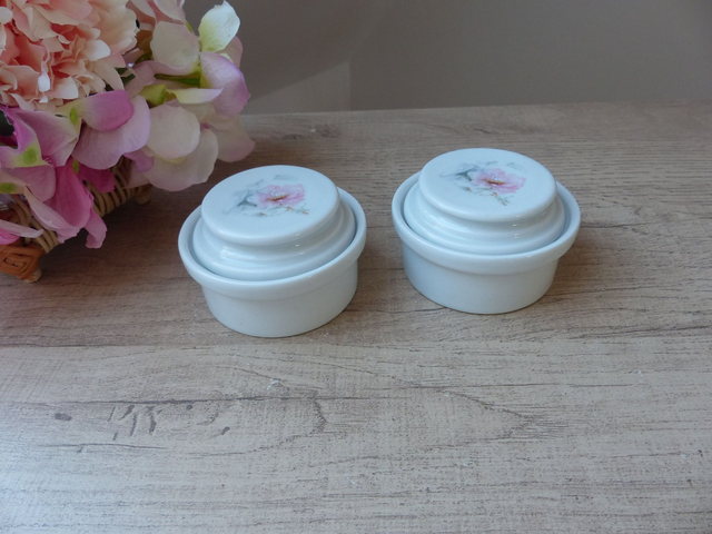 Deux petits ramequins avec couvercle en porcelaine Pillivuyt, mini beurriers, petites terrines, cuisine française Vintage
