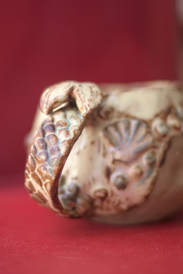 Mug tête de sirène en grès modelé à la main