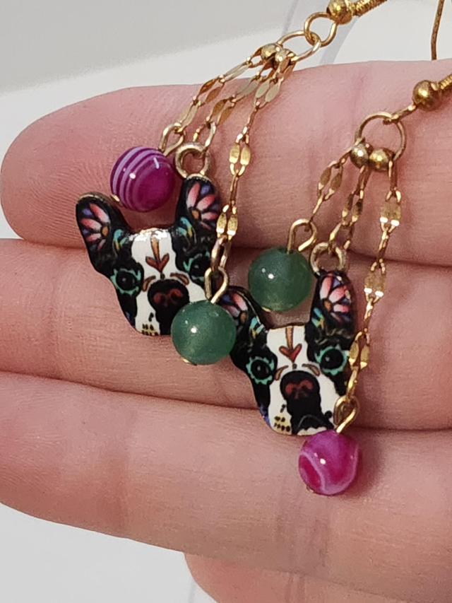 Boucle d’oreille bouledogue multicouleur 