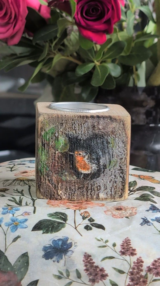 Robin in the heart of the tree - Tealight Holder Reclaimed Wood