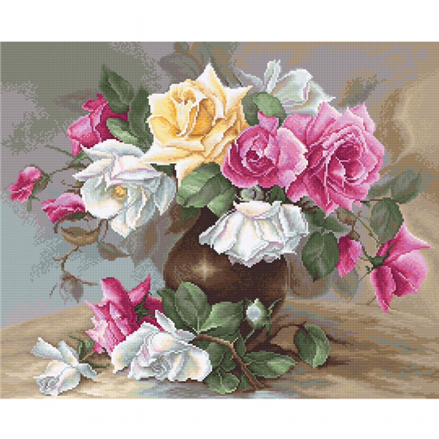 Vase mit bunten Rosen