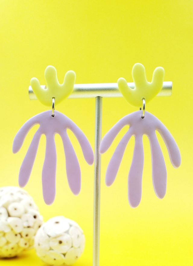 Boucles d&#039;oreilles &quot;Palmata&quot; Violet et Jaune pastels