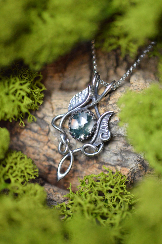 Pendentif Elfique - &quot;L&#039;Eclat des sous-bois&quot;, Agate mousse